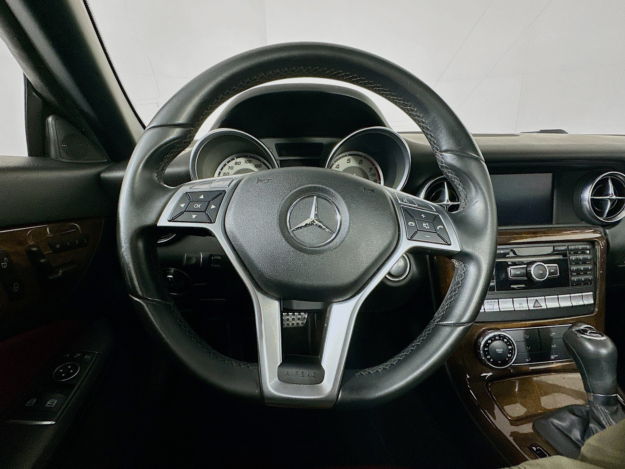 Used 2015 Mercedes-Benz SLK 250 image 18