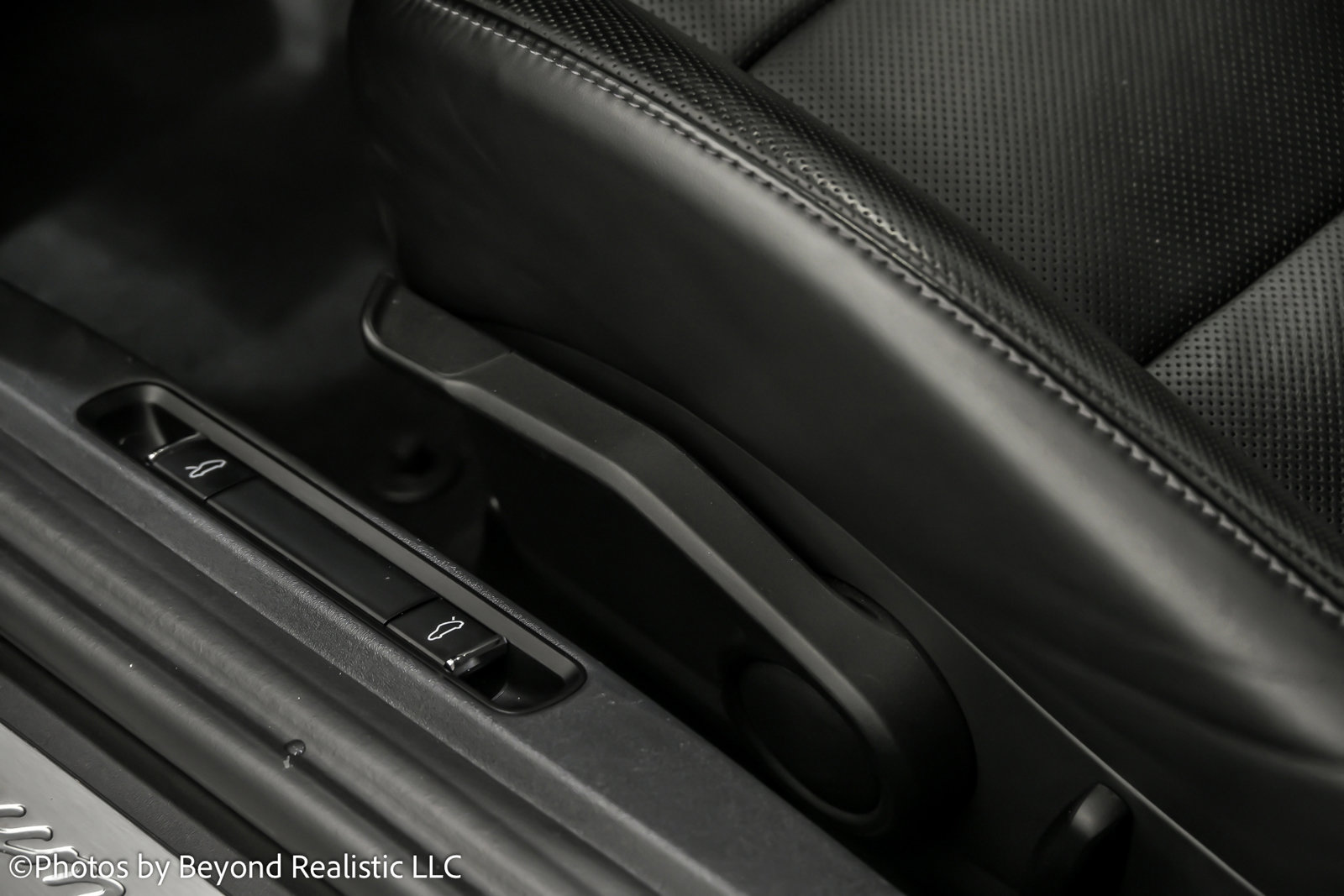 Used 2023 Porsche 718 Cayman T w/ Sport Chrono Package image 21