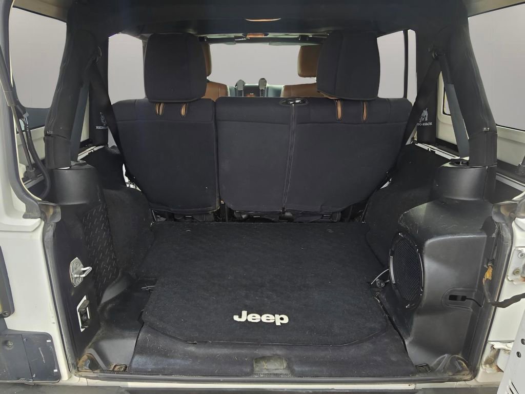 Used 2012 Jeep Wrangler Unlimited Sahara w/ Connectivity Group image 28
