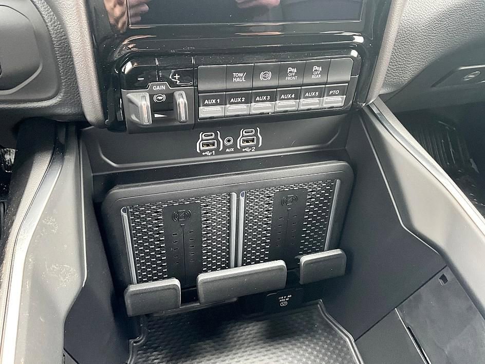 New 2026 RAM 3500 Big Horn w/ Laramie Trim Package image 22