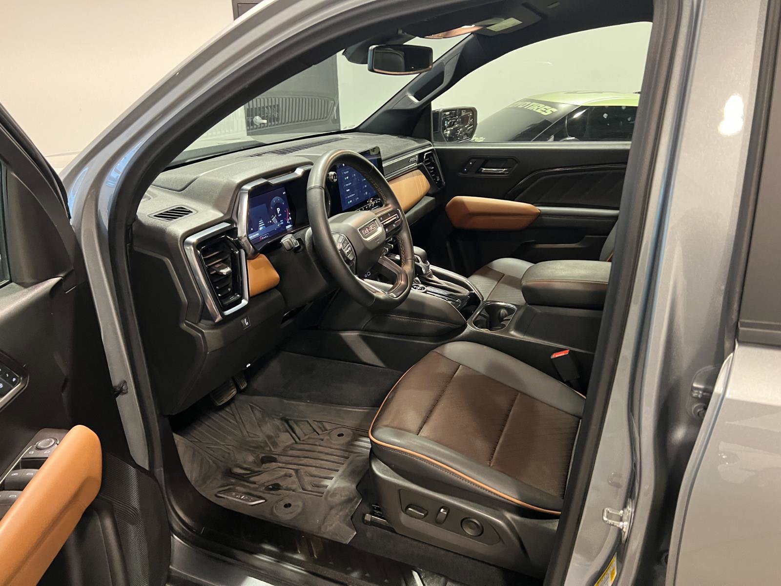 Used 2024 GMC Canyon AT4 w/ AT4 Premium Package image 10