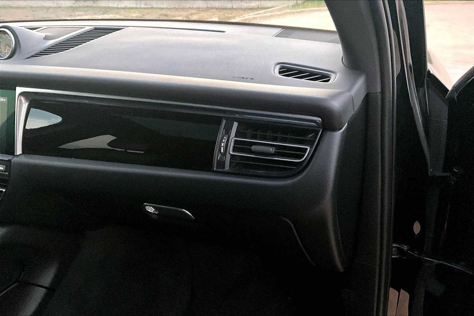 Used 2021 Porsche Macan image 38