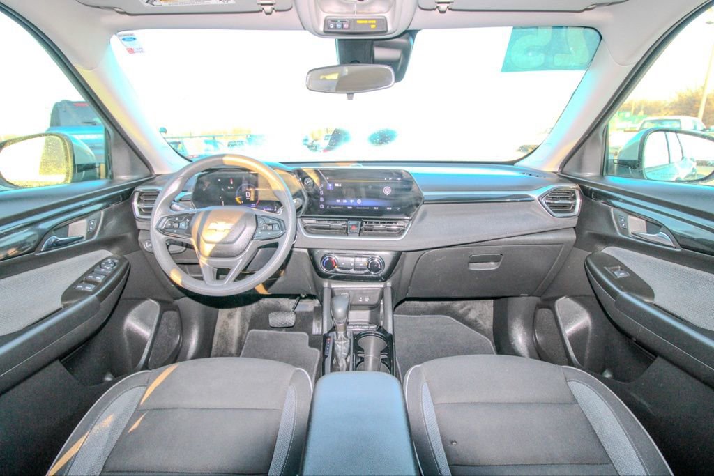 Used 2025 Chevrolet TrailBlazer LT AWD/4WD image 10