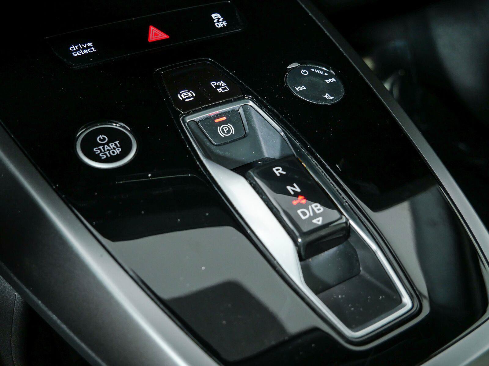 Used 2023 Audi Q4 e-tron Prestige AWD/4WD image 17