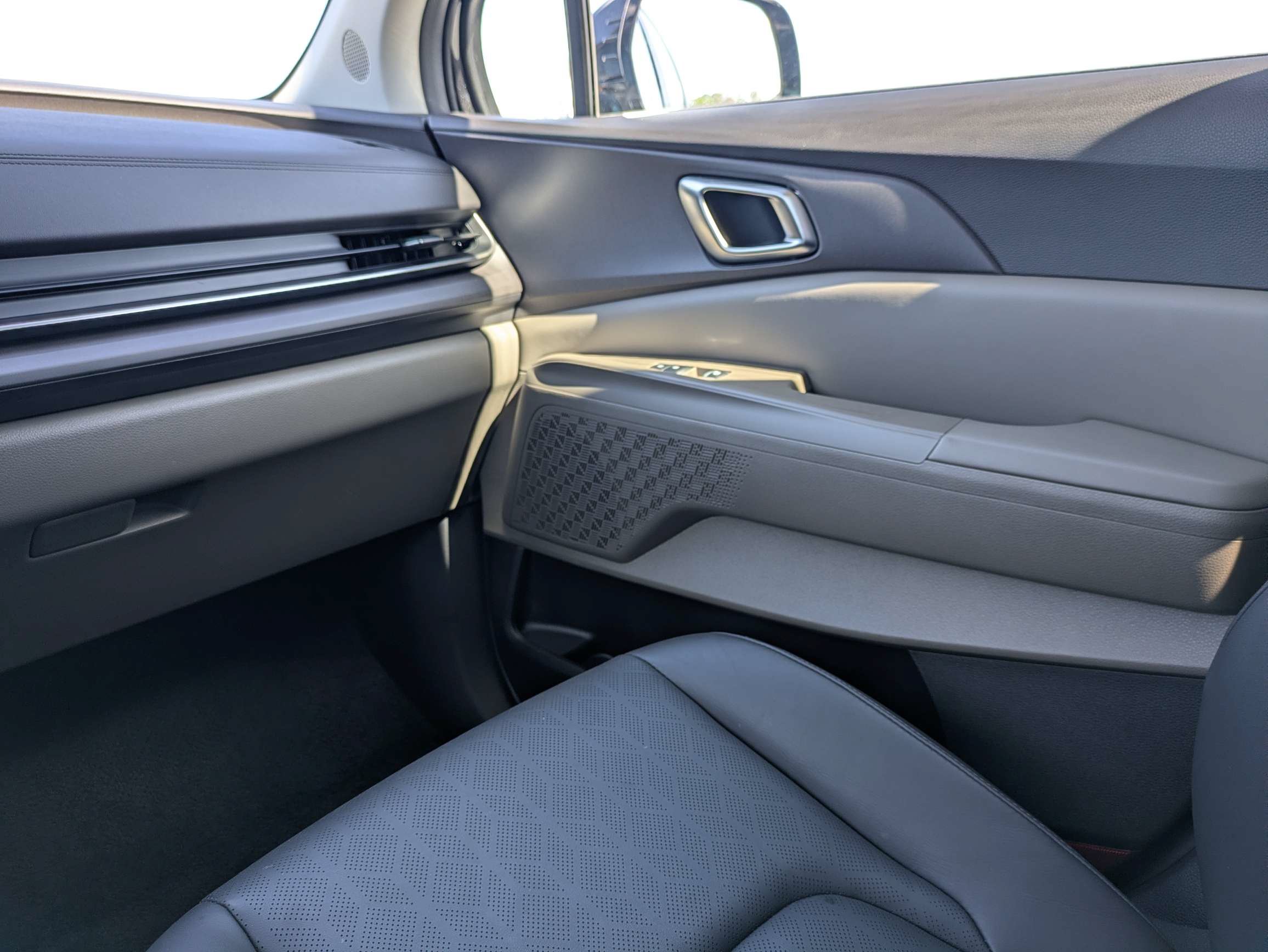 Certified 2025 Kia Carnival EX FWD image 20