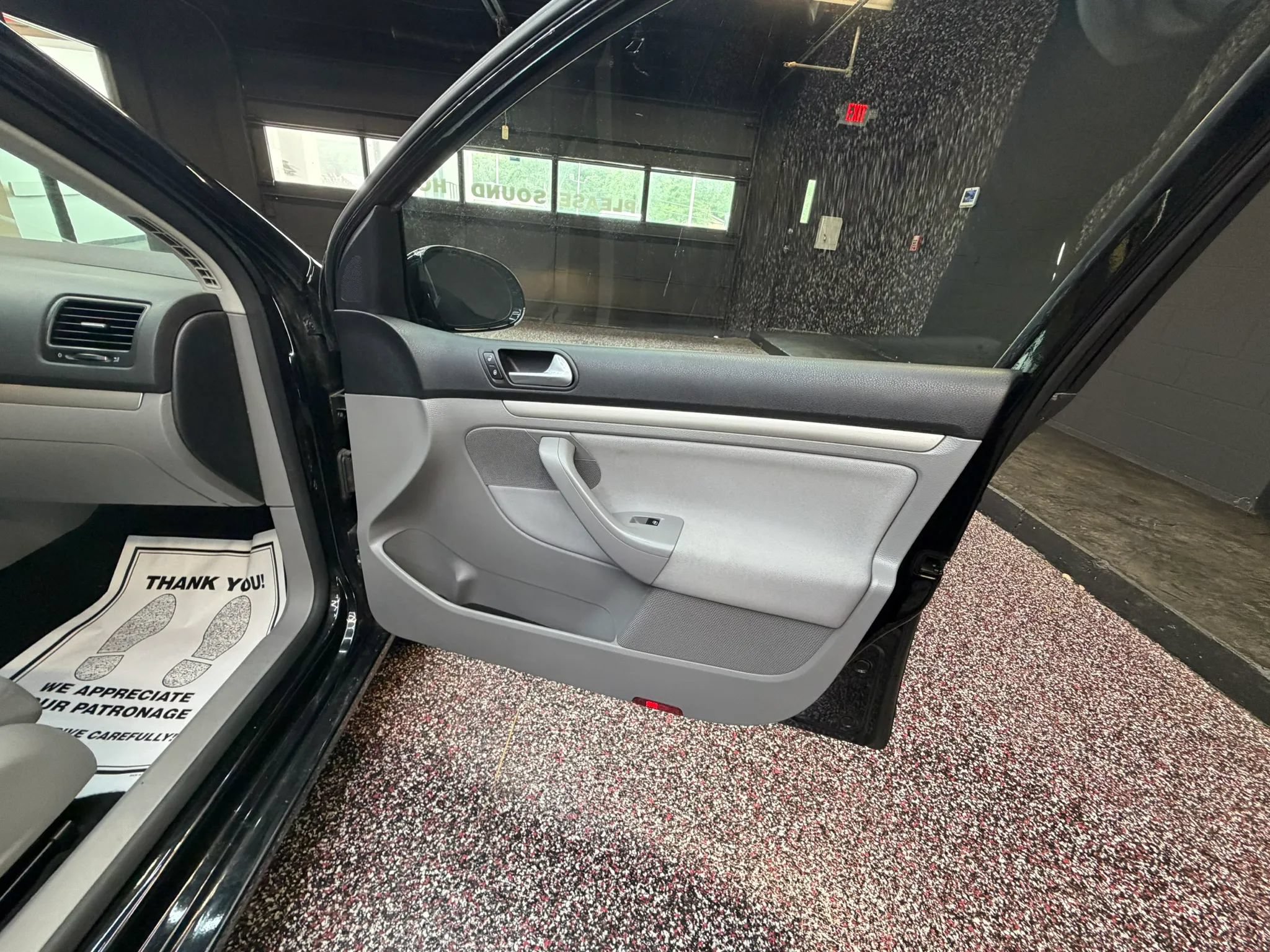 Used 2009 Volkswagen Rabbit S FWD image 36