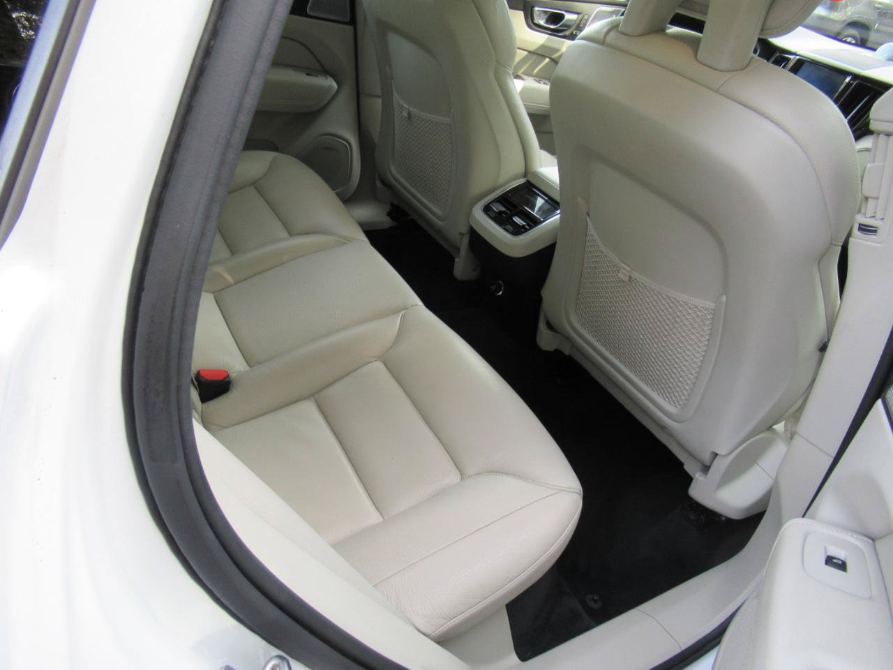 Used 2018 Volvo XC60 T6 Inscription w/ Convenience Package AWD/4WD image 13