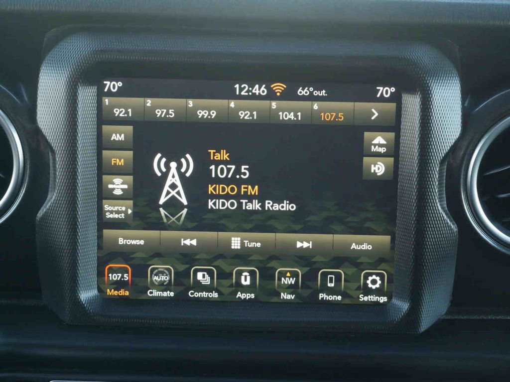 Used 2022 Jeep Wrangler Unlimited Sahara image 5