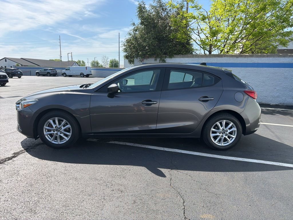 Used 2018 MAZDA MAZDA3 Sport FWD image 2