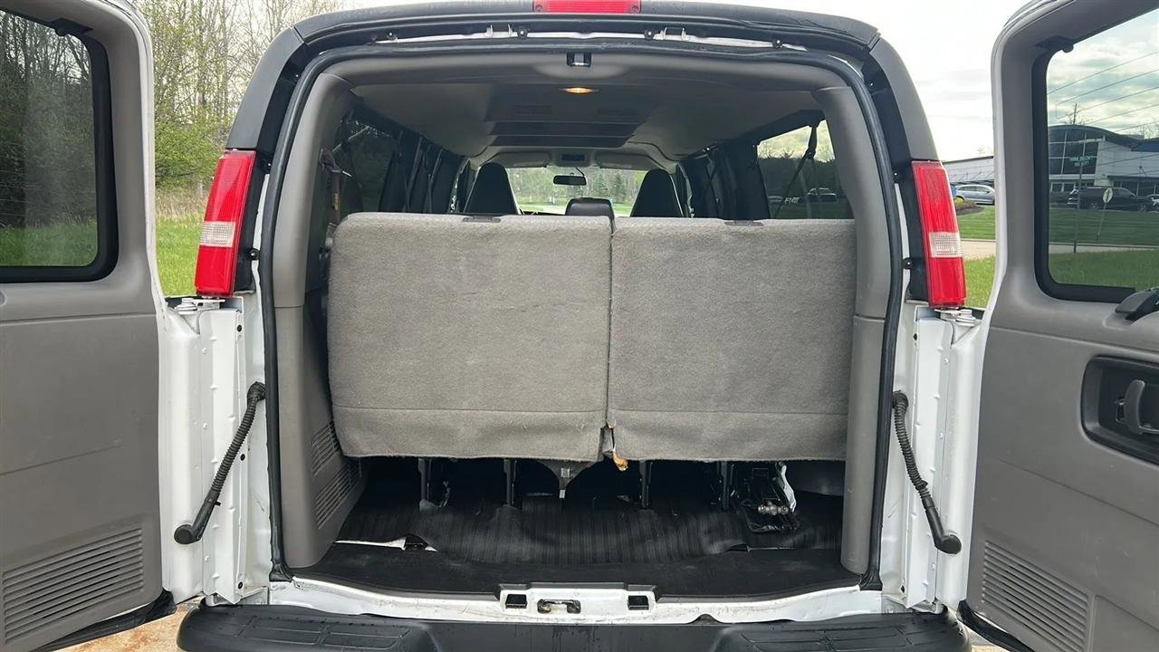 Used 2018 Chevrolet Express 3500 LT w/ LT Preferred Equipment Group RWD image 42