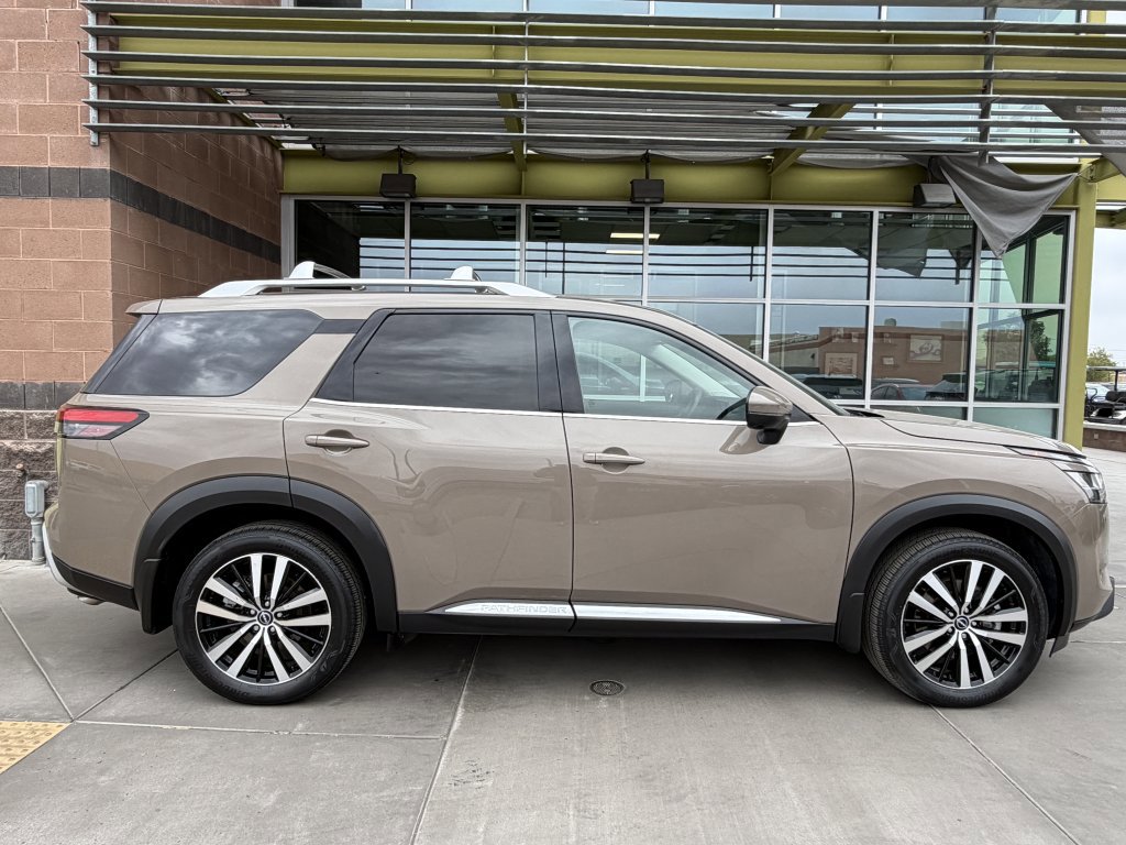 Used 2024 Nissan Pathfinder Platinum w/ Cargo Package image 9
