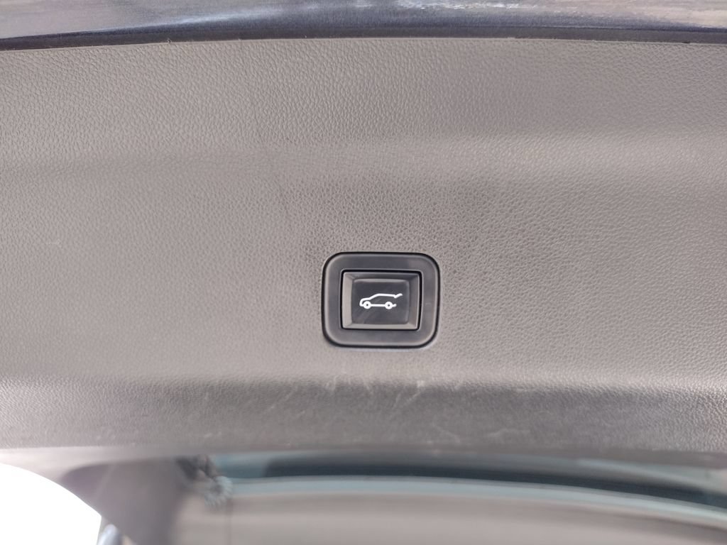 Used 2022 Chevrolet Suburban Premier AWD/4WD image 24