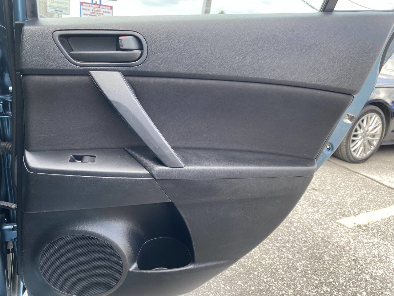 Used 2011 MAZDA MAZDA3 i Sport image 23