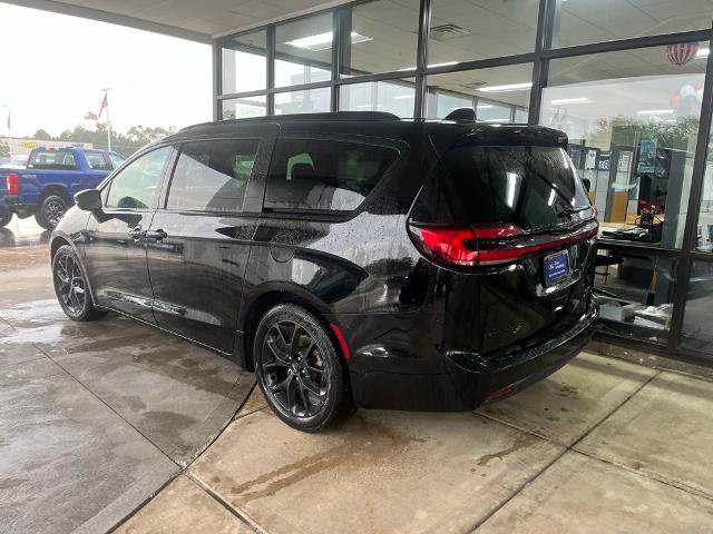 Used 2025 Chrysler Pacifica Limited FWD image 4