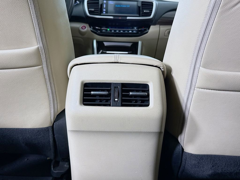 Used 2017 Honda Accord Touring image 28