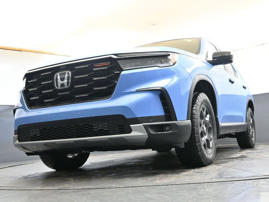 Used 2025 Honda Pilot TrailSport image 29