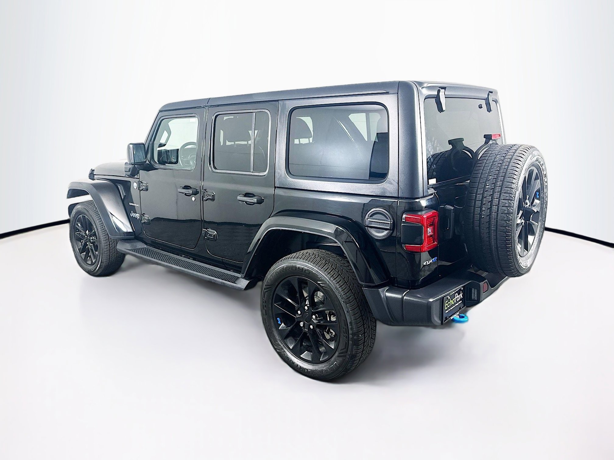 Used 2023 Jeep Wrangler Sahara w/ Cold Weather Group image 5