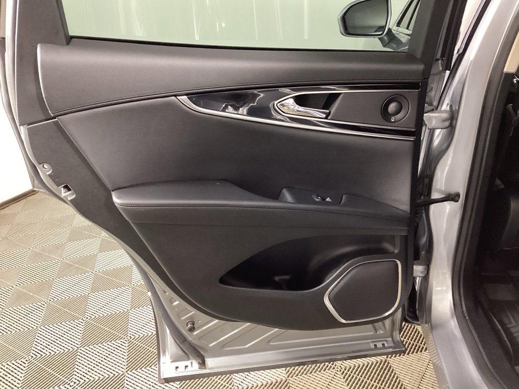 Used 2022 Lincoln Nautilus Reserve image 14