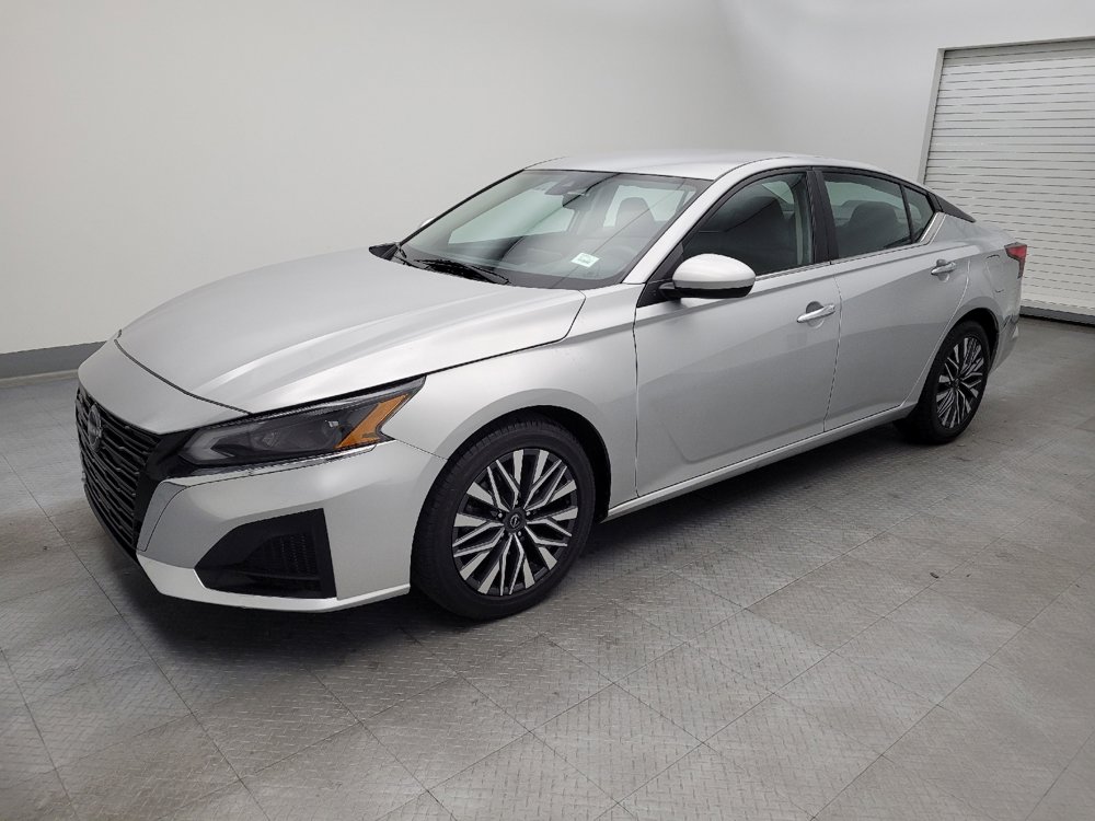 Used 2023 Nissan Altima 2.5 SV image 2