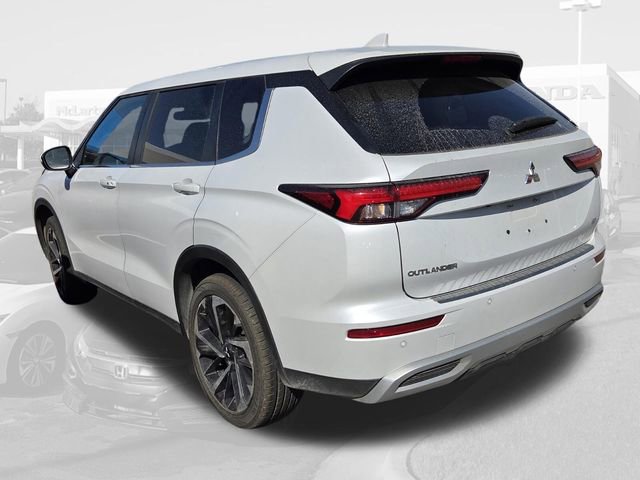 Used 2024 Mitsubishi Outlander SE image 6