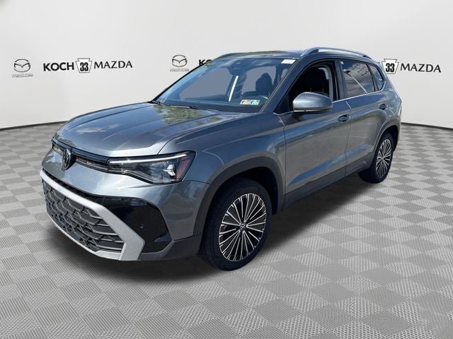 Used 2025 Volkswagen Taos SE FWD image 3