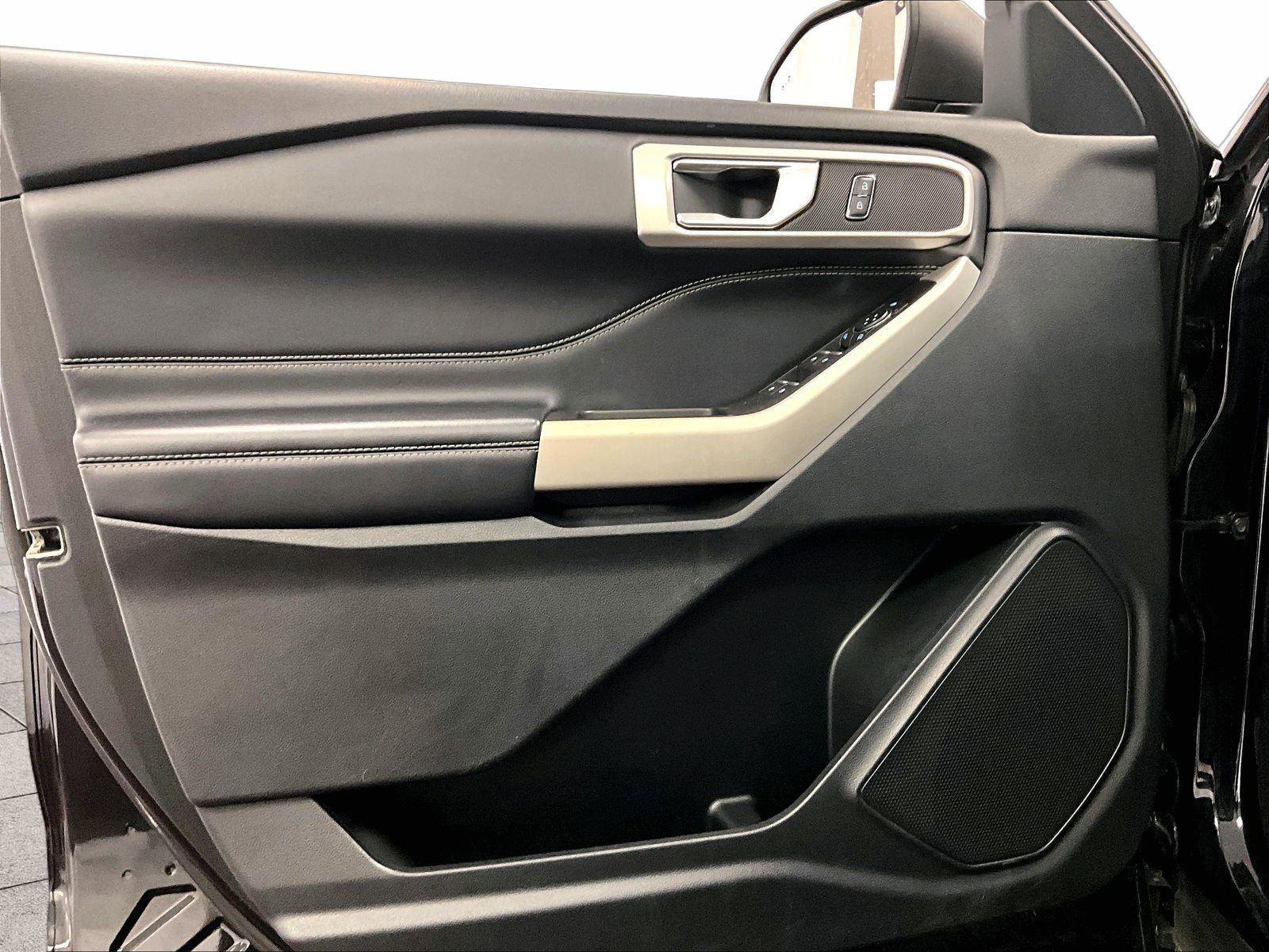 Used 2022 Ford Explorer XLT w/ Equipment Group 202A image 22