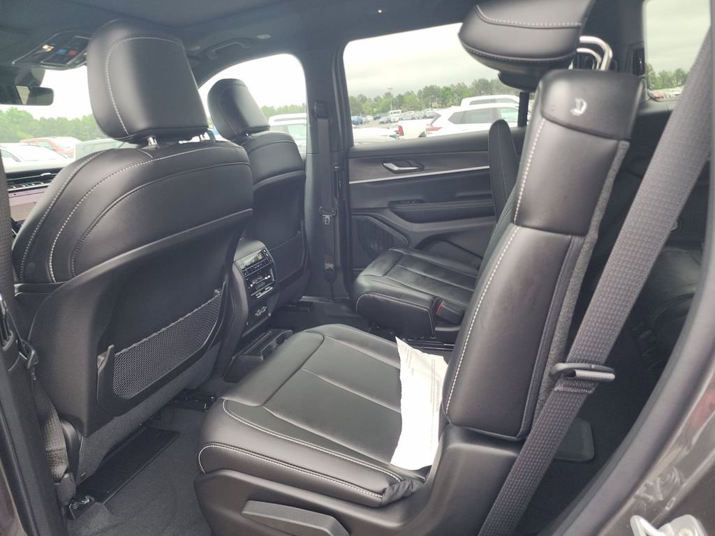 Used 2025 Jeep Grand Cherokee L Limited AWD/4WD image 9