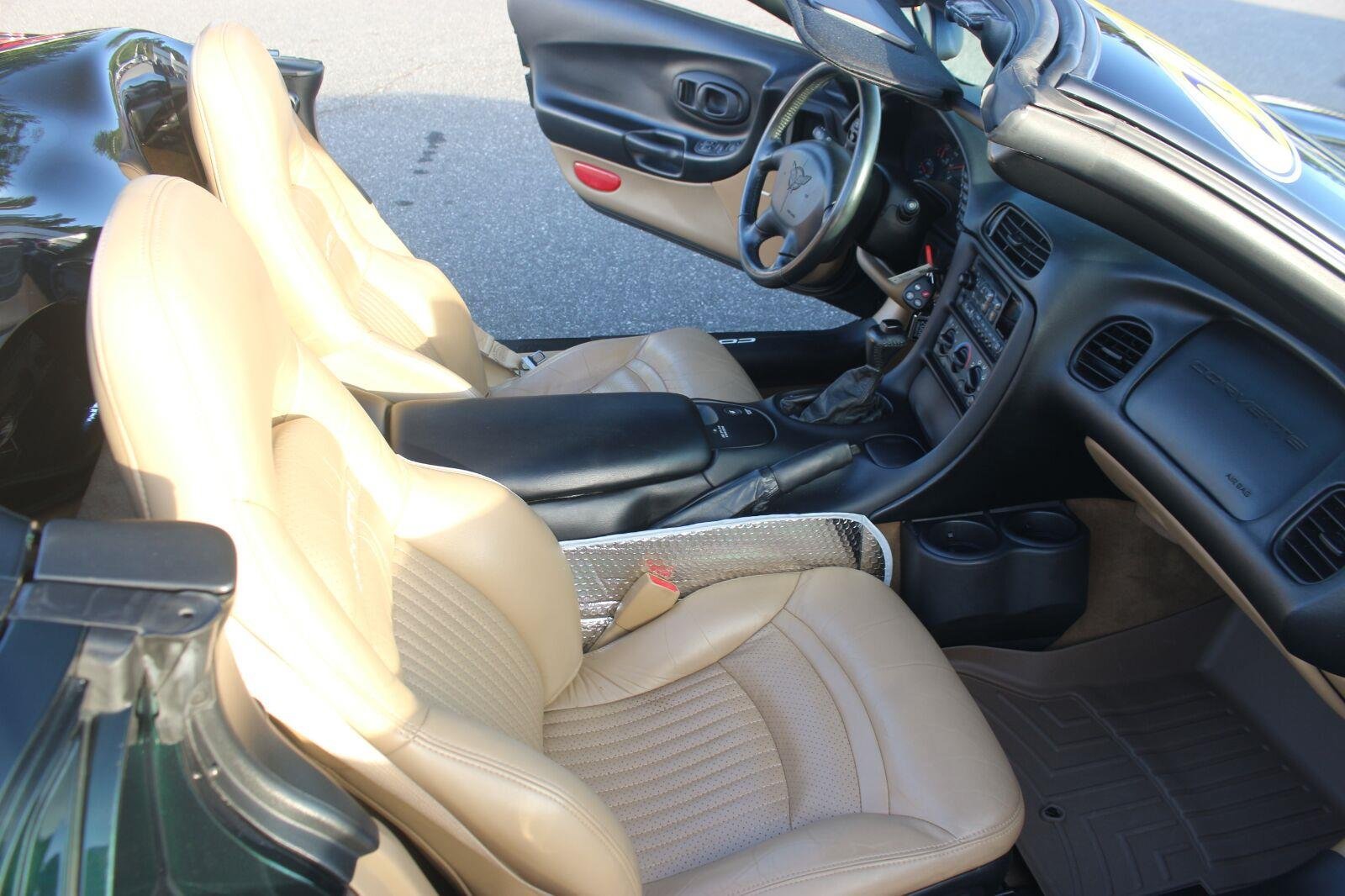 Used 2000 Chevrolet Corvette Convertible w/ Performance Handling Pkg RWD image 23