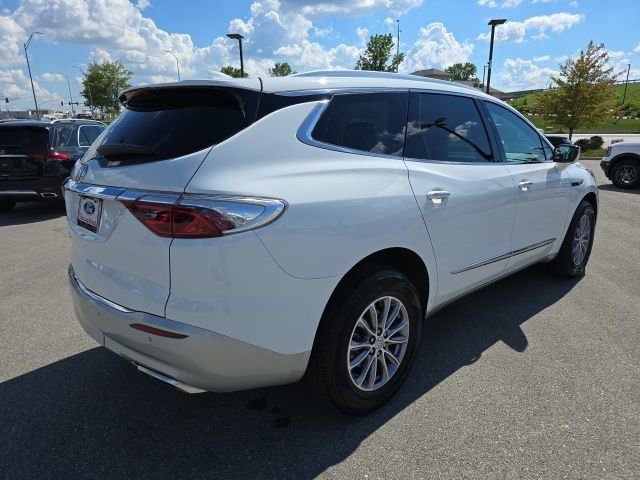 Used 2024 Buick Enclave Essence w/ Technology Package image 5