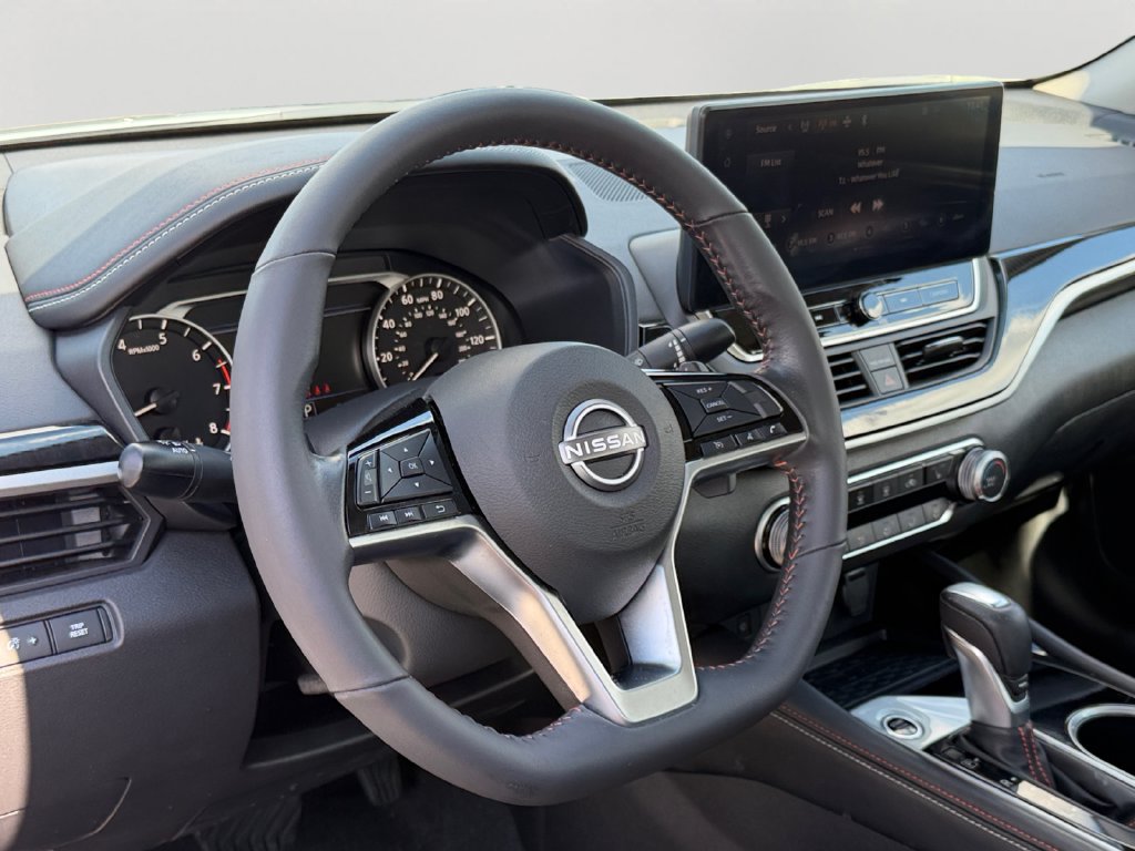 Used 2024 Nissan Altima 2.5 SR w/ SR Premium Package FWD image 18