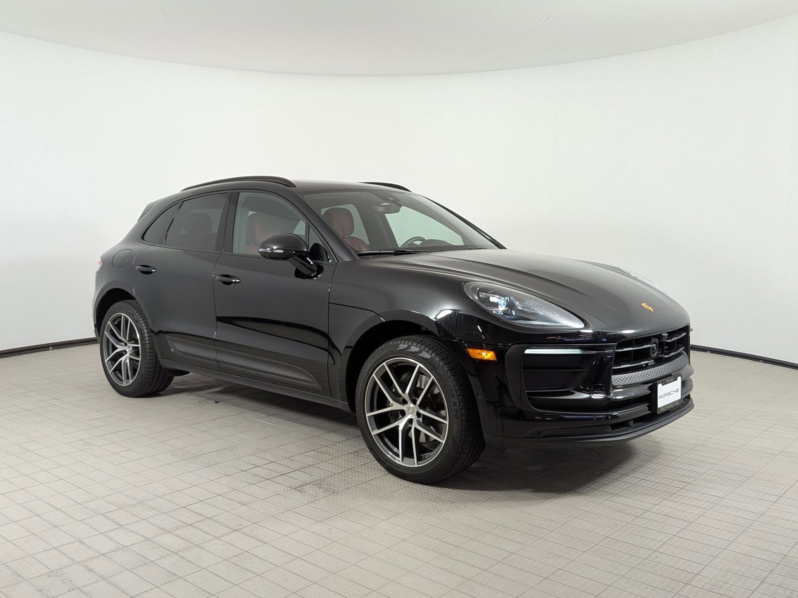 Certified 2023 Porsche Macan AWD/4WD image 7