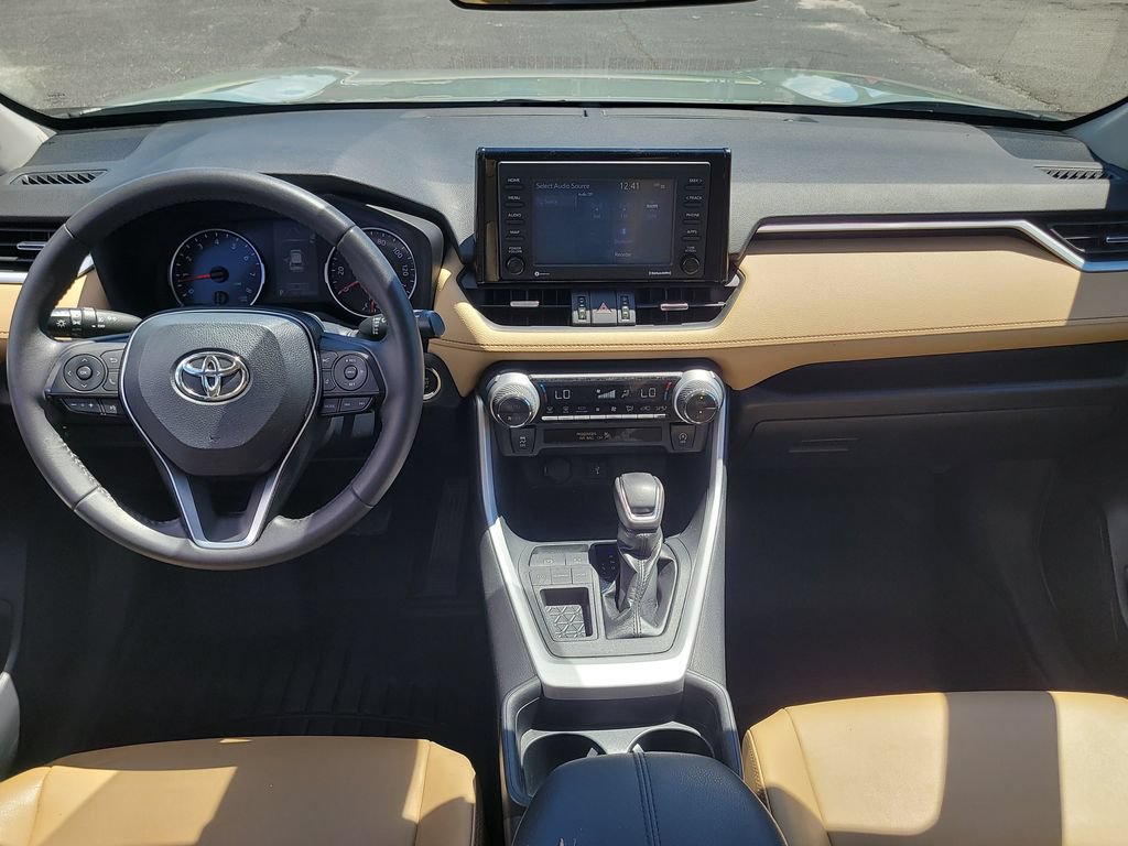 Used 2020 Toyota RAV4 XLE Premium FWD image 13