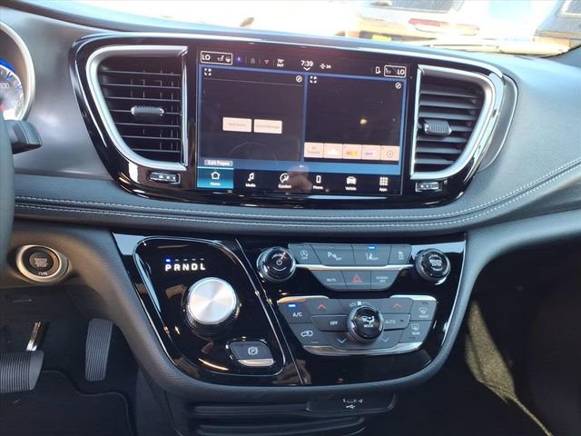 New 2026 Chrysler Pacifica Select w/ S Appearance Package FWD image 12