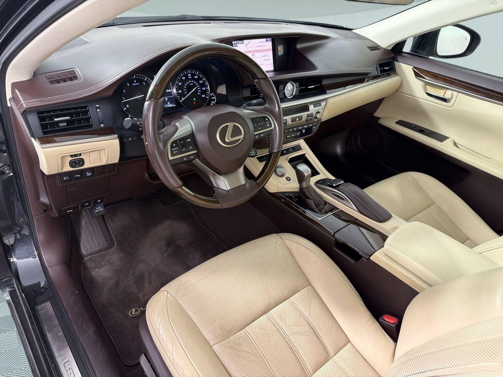 Used 2016 Lexus ES 350 w/ Luxury Package w/Wood Trim FWD image 4