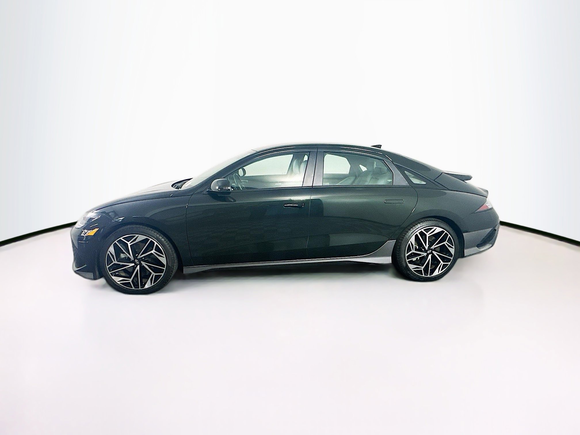 Used 2024 Hyundai Ioniq 6 SEL image 4