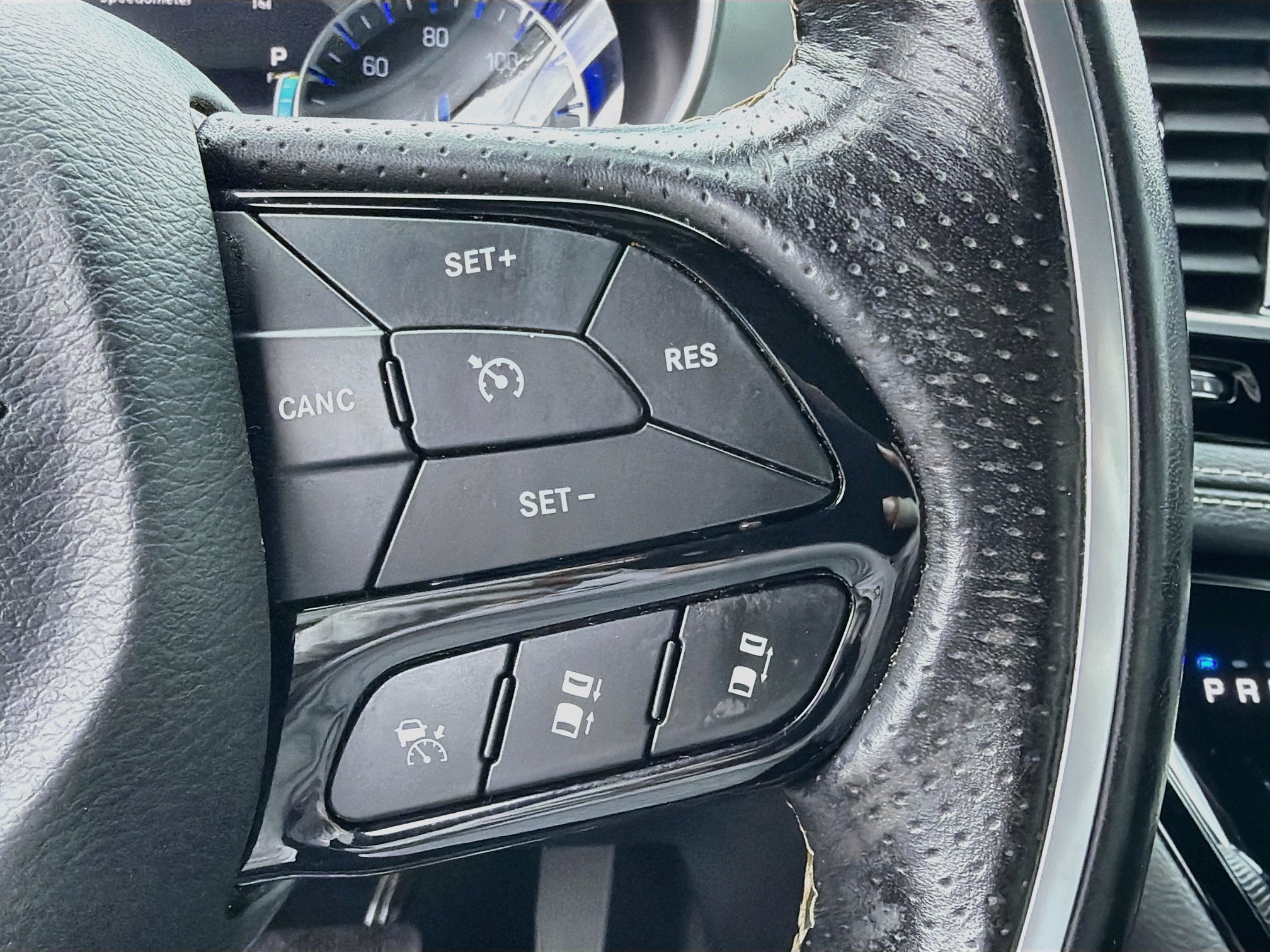 Used 2019 Chrysler Pacifica Limited w/ Advanced Safetytec Group FWD image 40