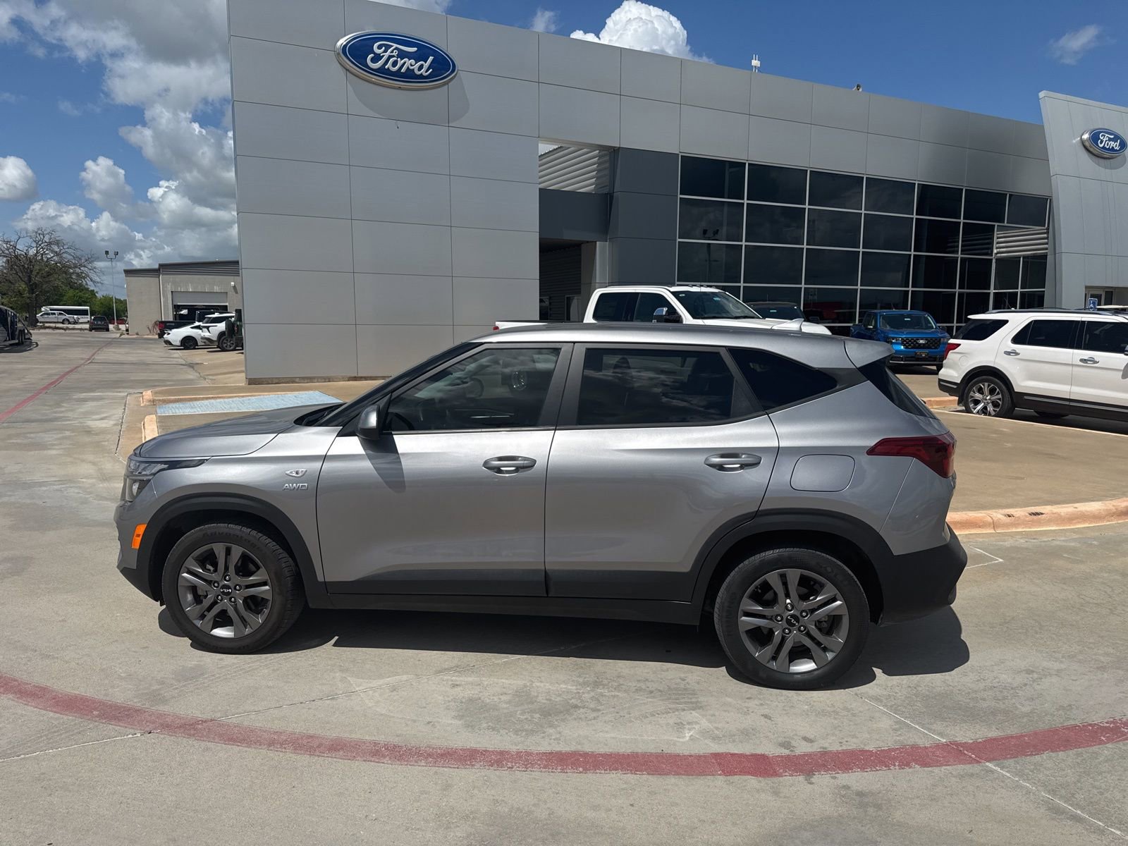 Used 2022 Kia Seltos LX image 8