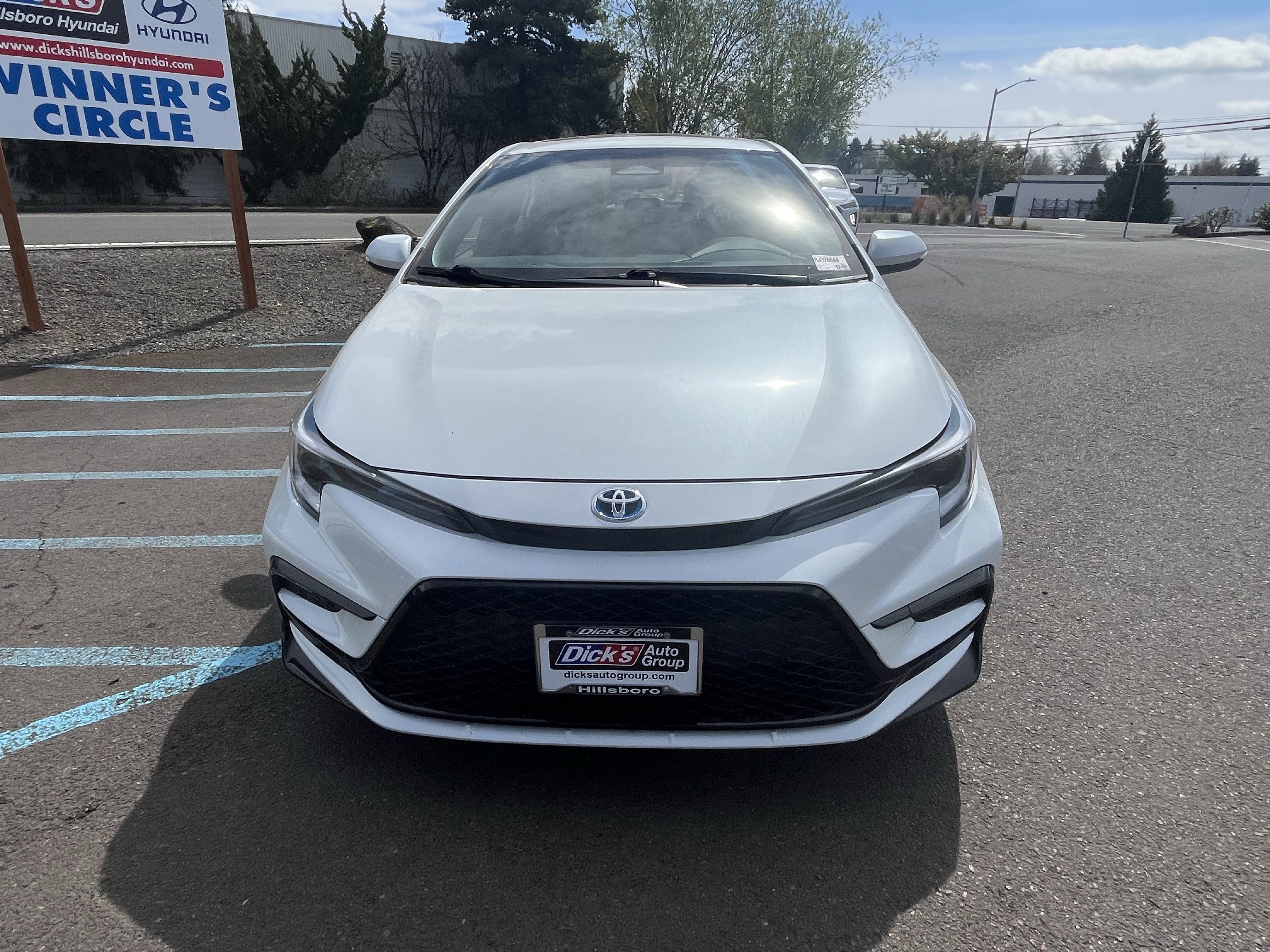 Used 2024 Toyota Corolla SE w/ SE Package FWD image 8