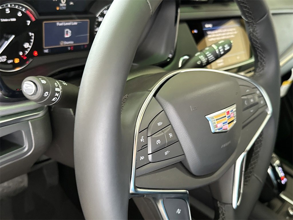 New 2025 Cadillac XT5 Luxury image 18