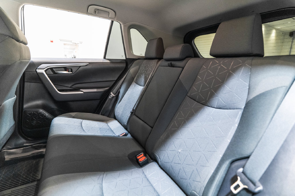 Used 2021 Toyota RAV4 XLE AWD/4WD image 30