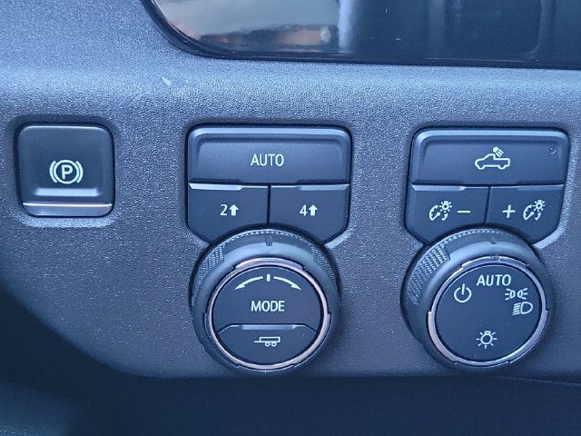 Used 2025 Chevrolet Silverado 1500 LT AWD/4WD image 18