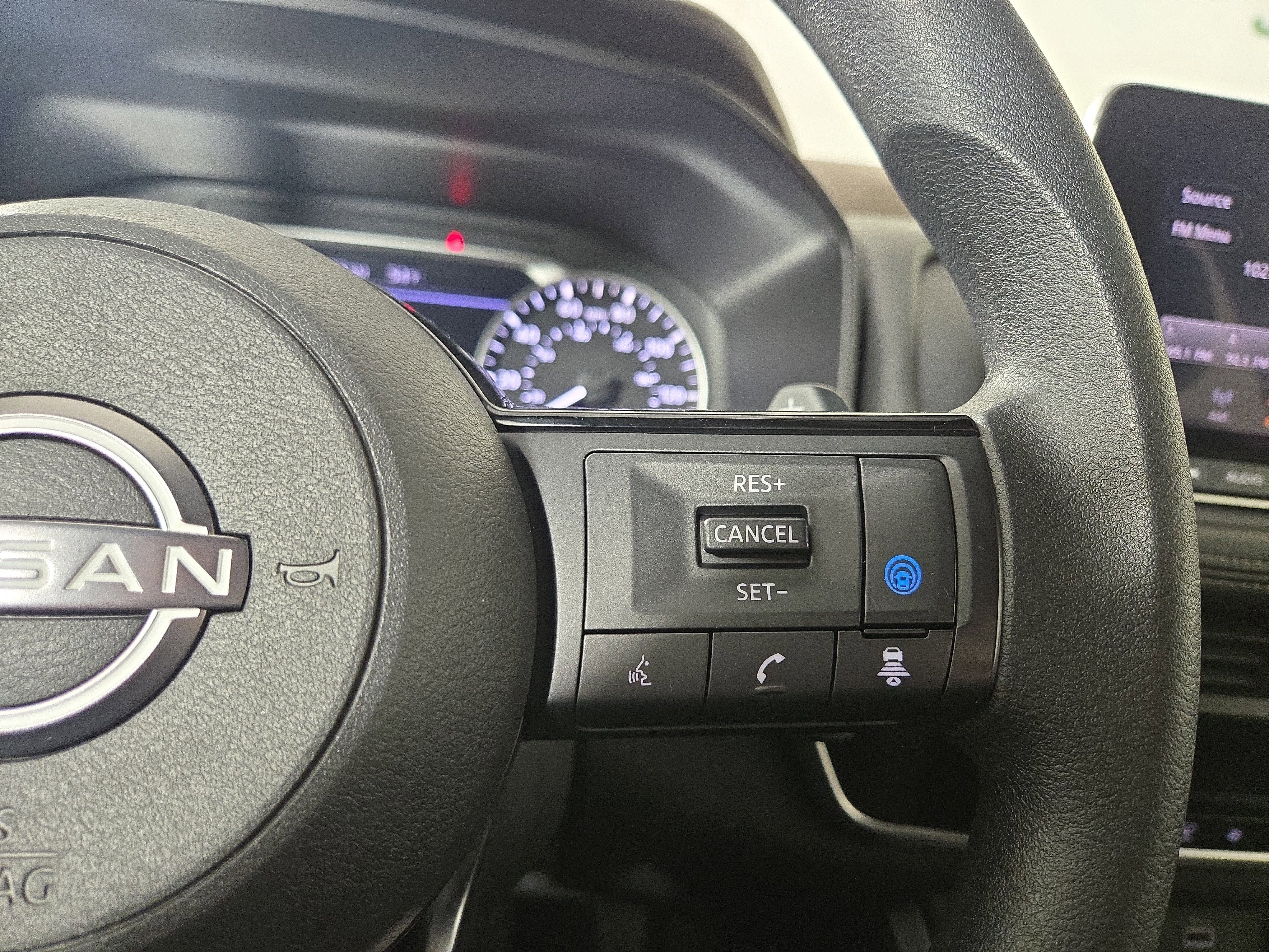 Used 2023 Nissan Rogue SV image 17