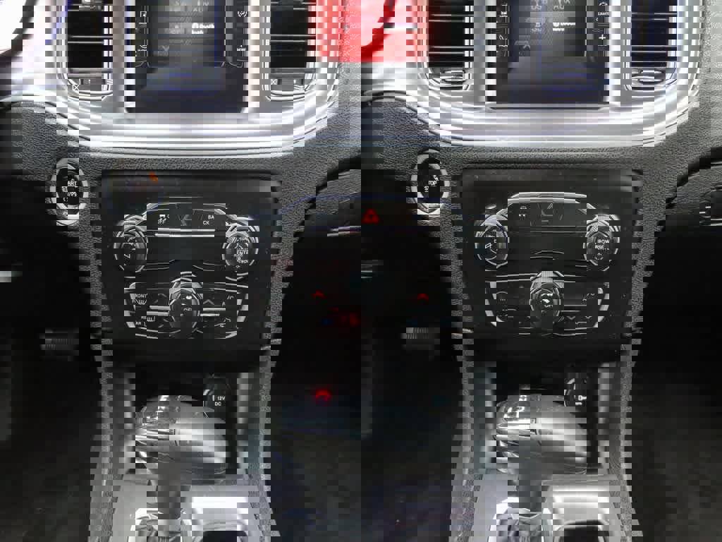 Used 2015 Dodge Charger SE image 19