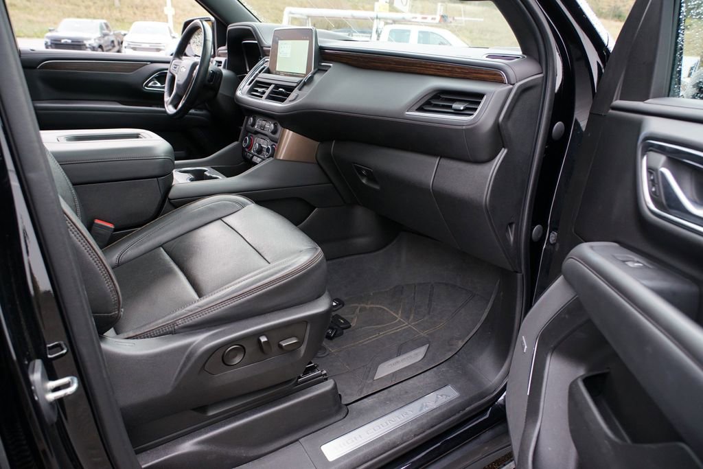 Used 2023 Chevrolet Suburban High Country w/ Premium Package image 30
