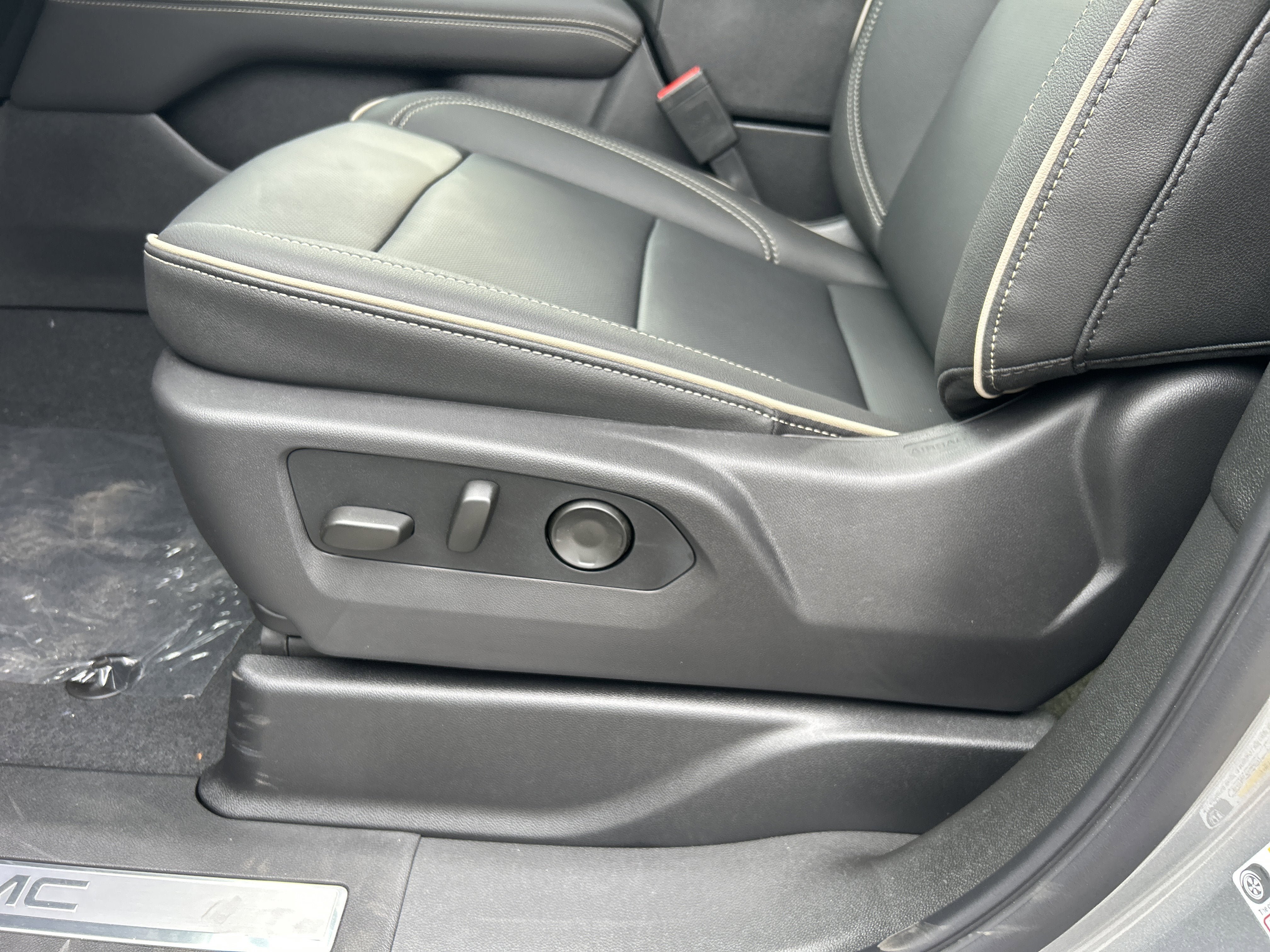 New 2026 GMC Yukon XL Elevation w/ Elevation Premium Package AWD/4WD image 39