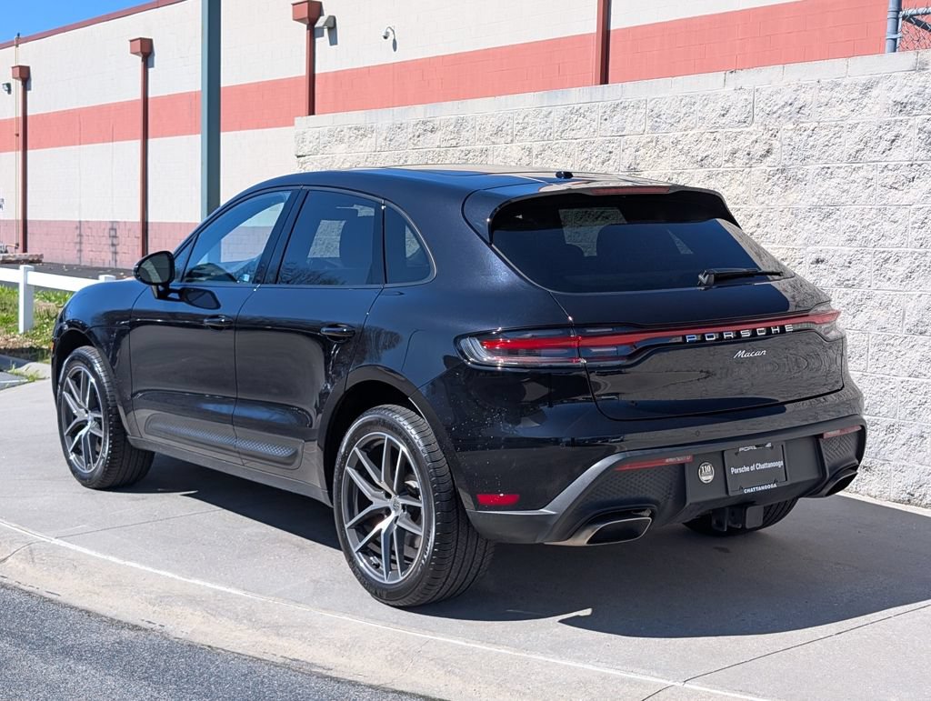 Certified 2025 Porsche Macan AWD/4WD image 3