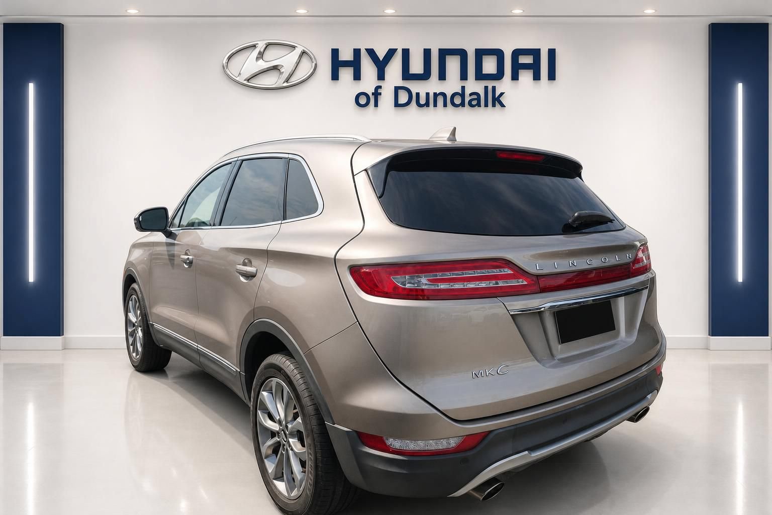 Used 2019 Lincoln MKC Select w/ Select Plus Package AWD/4WD image 2