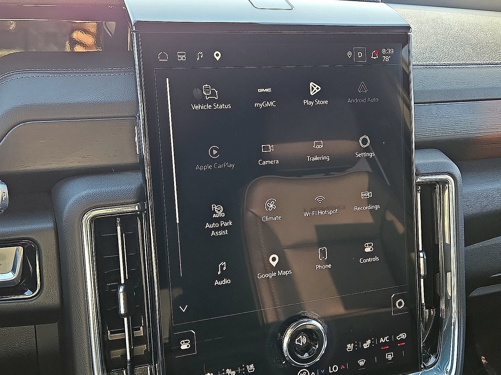 Used 2025 GMC Yukon Denali AWD/4WD image 29