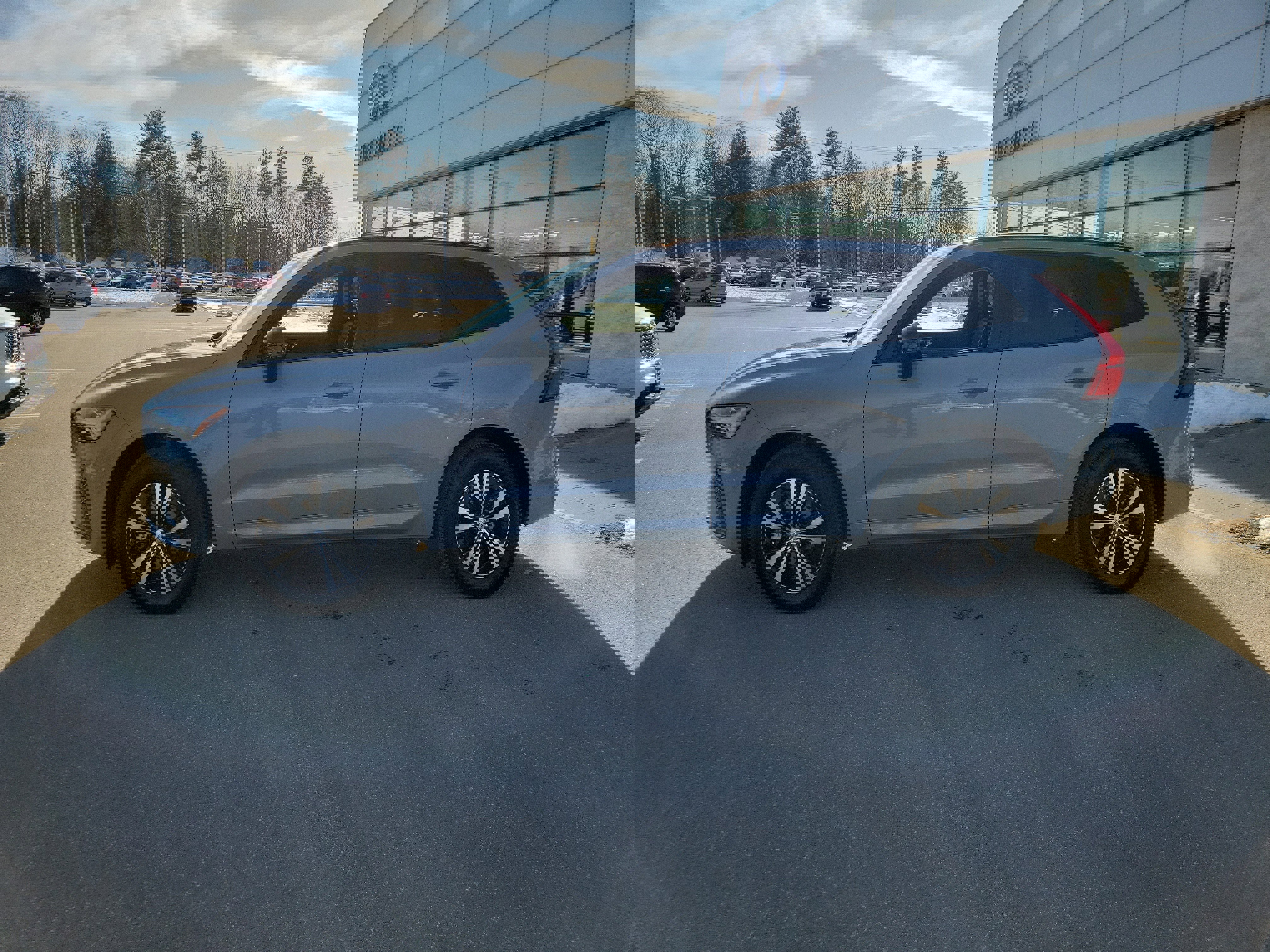 Used 2025 Volvo XC60 B5 Core image 2