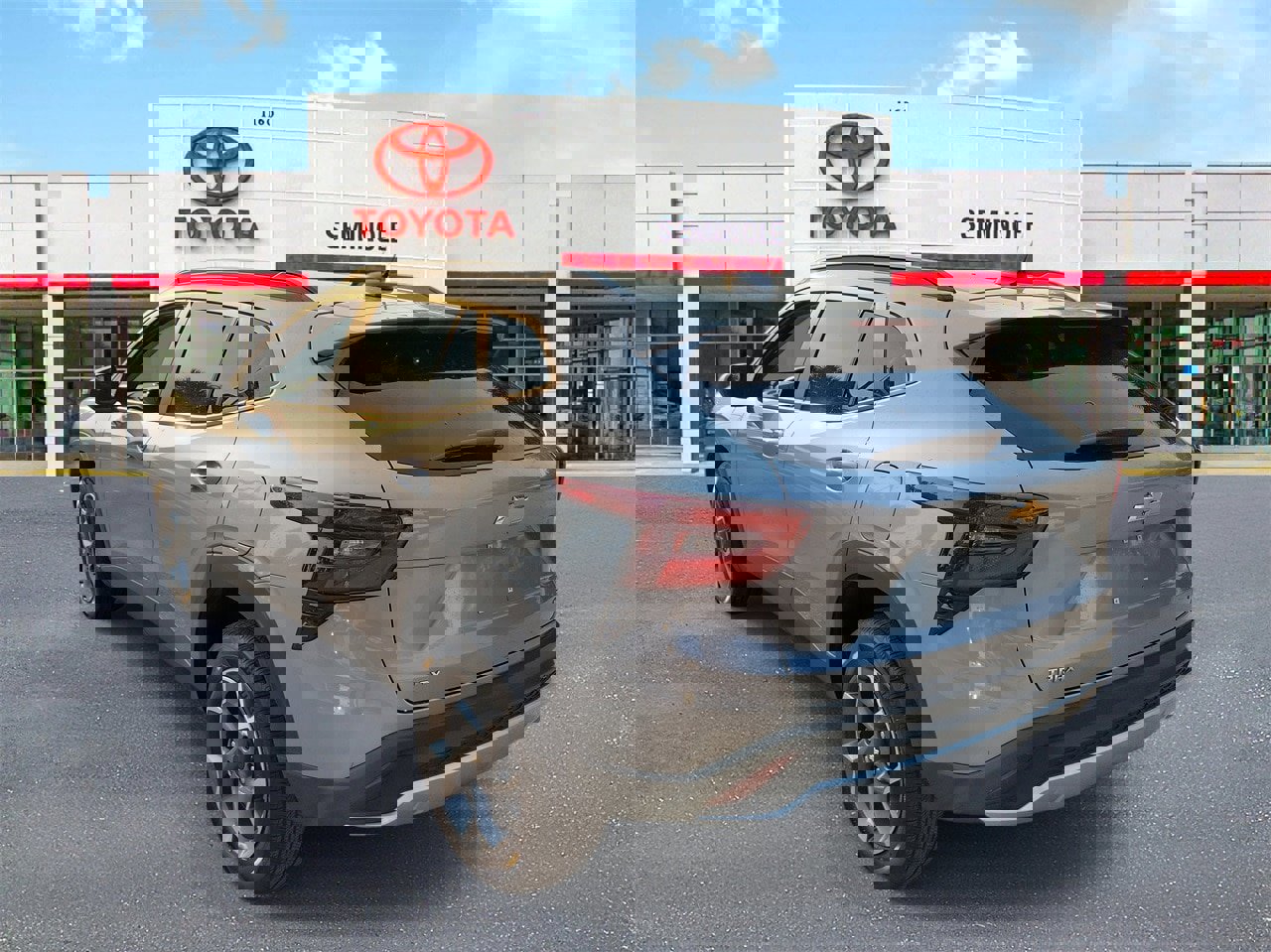 Used 2025 Chevrolet Trax LT w/ LT Convenience Package image 4